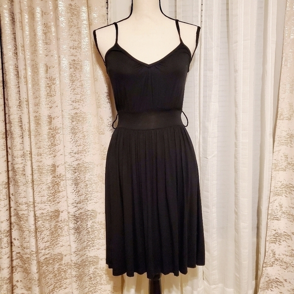 Forever 21 | Pleated Black Dress - Picture 3 of 5